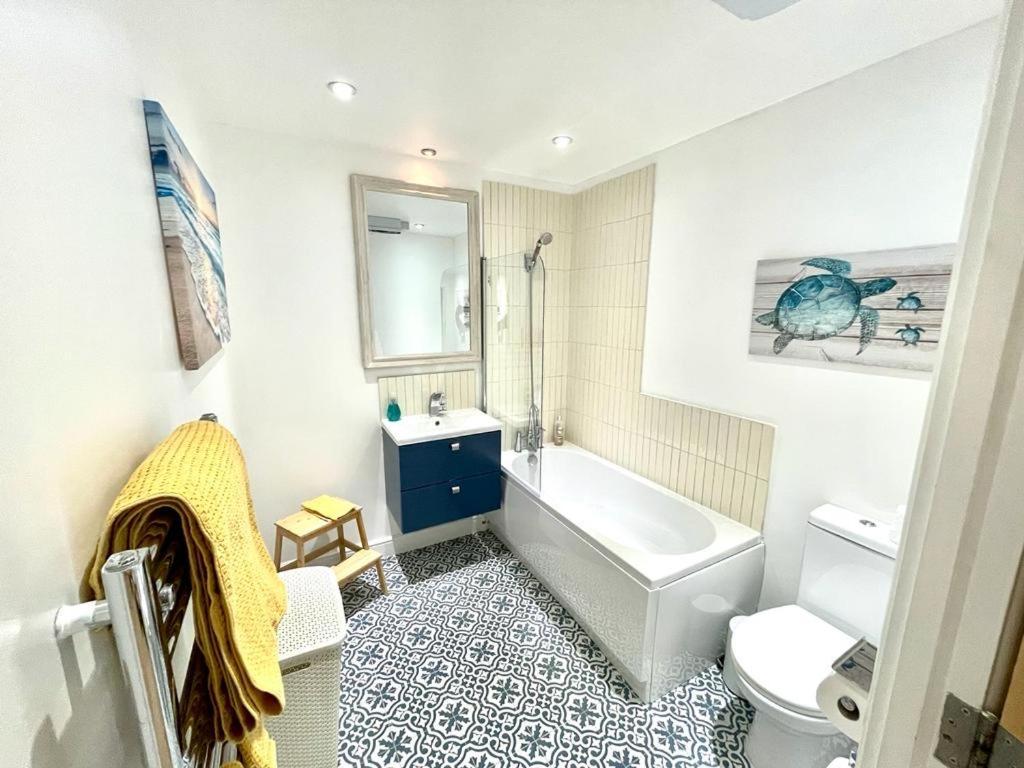Cosy 1 Bedroom Apartment With Balcony Near Chiswick Лондон Экстерьер фото